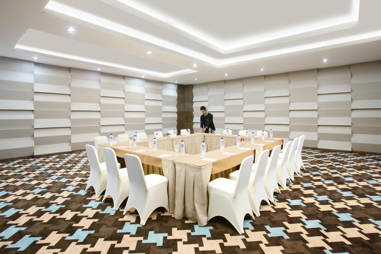 Hotel Santika Kelapa Gading Giacarta Esterno foto