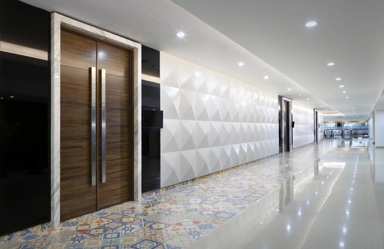 Hotel Santika Kelapa Gading Giacarta Esterno foto